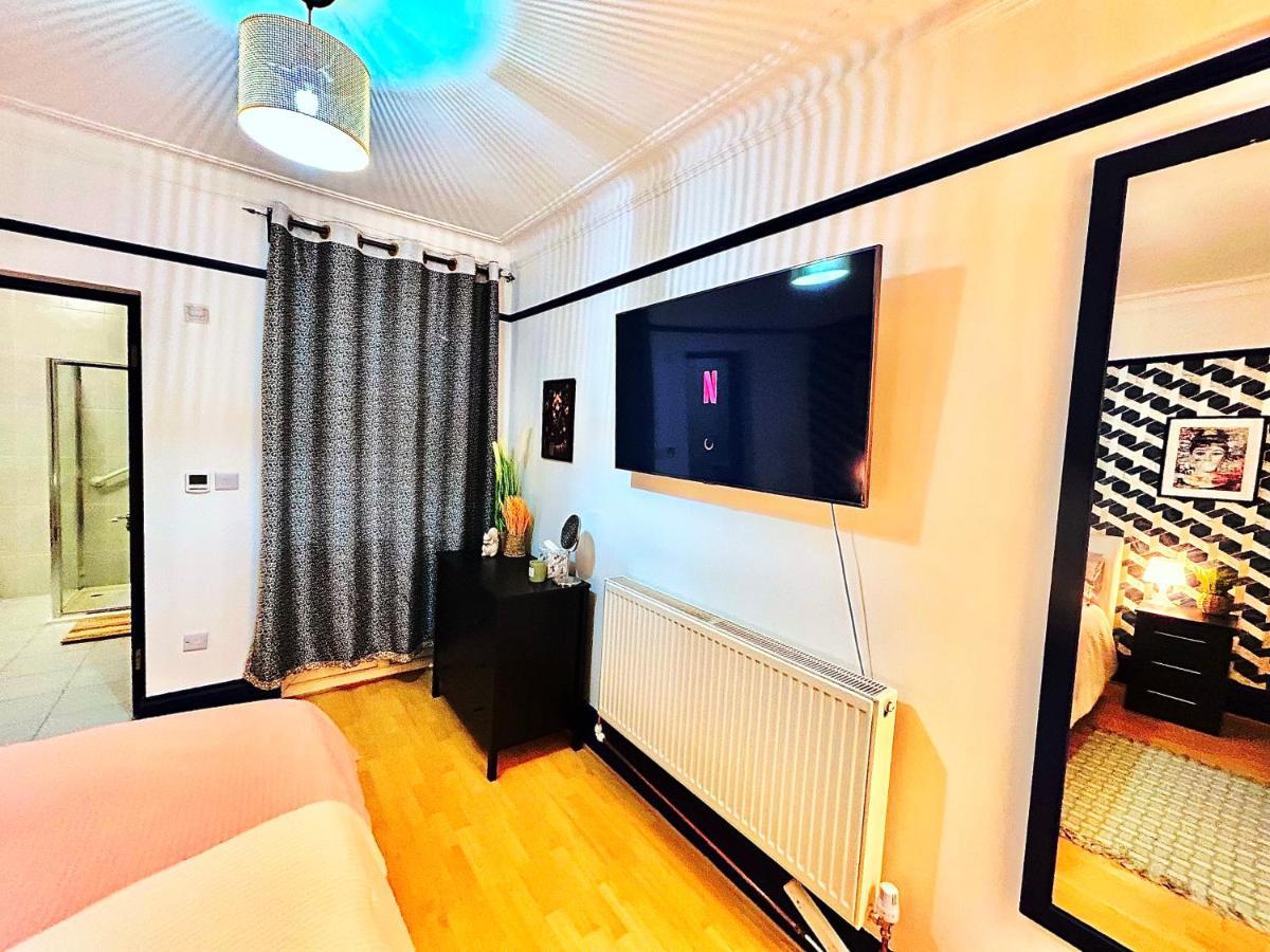 Rest Boutique Golders Green Londra Esterno foto
