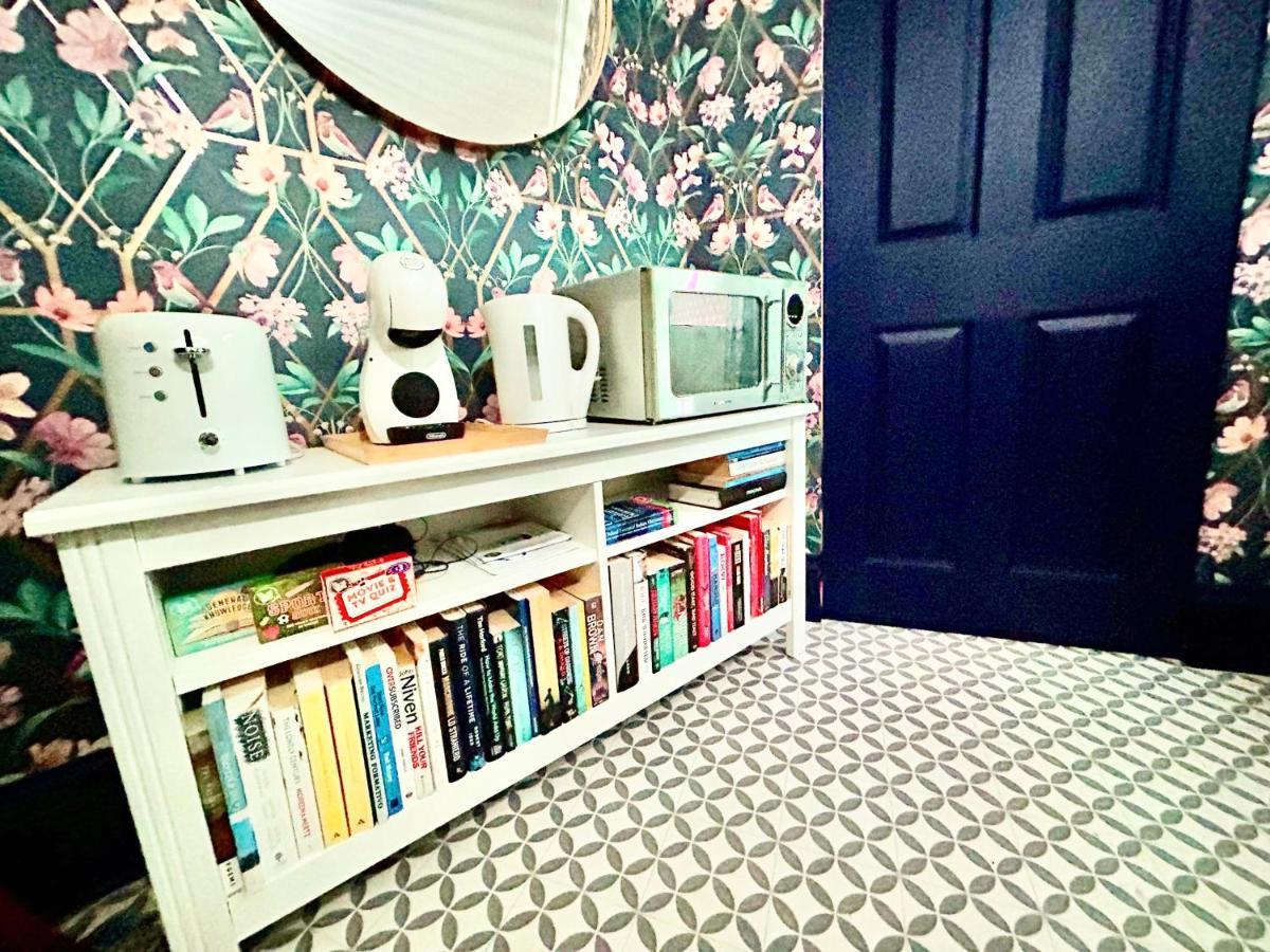 Rest Boutique Golders Green Londra Esterno foto