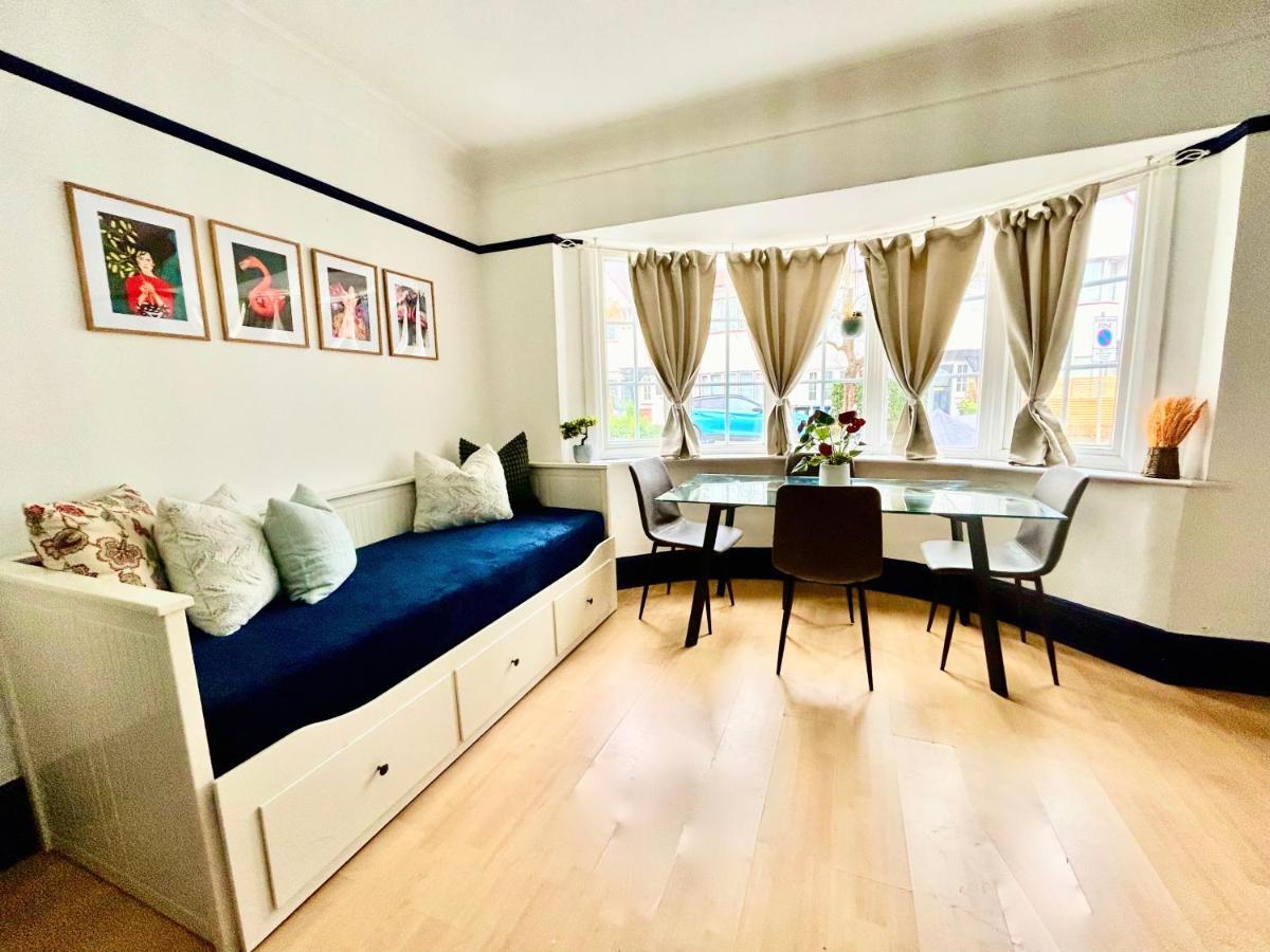 Rest Boutique Golders Green Londra Esterno foto