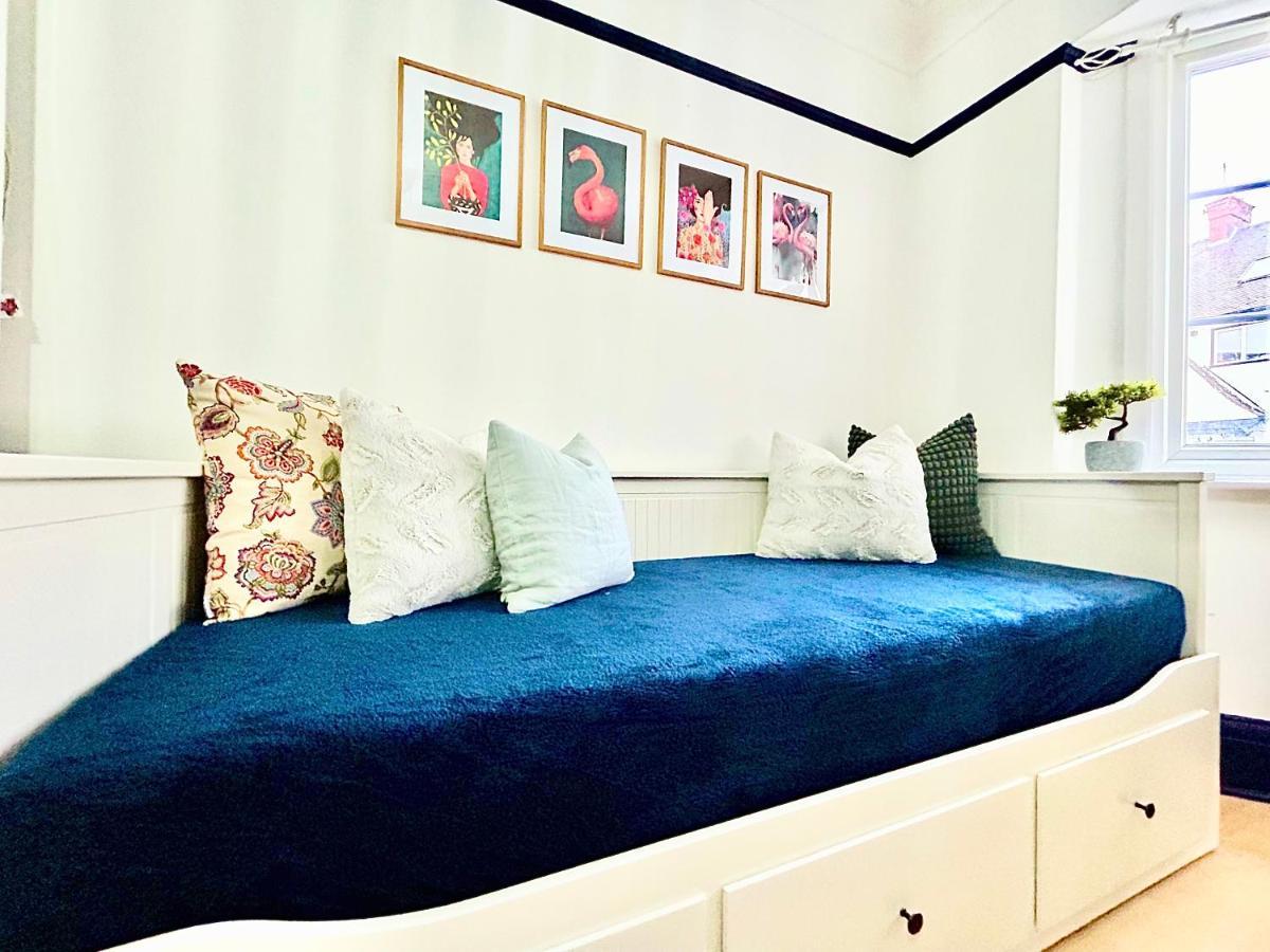 Rest Boutique Golders Green Londra Esterno foto