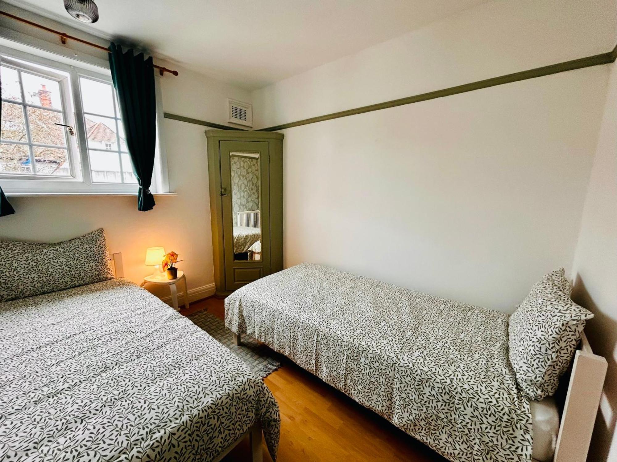 Rest Boutique Golders Green Londra Esterno foto