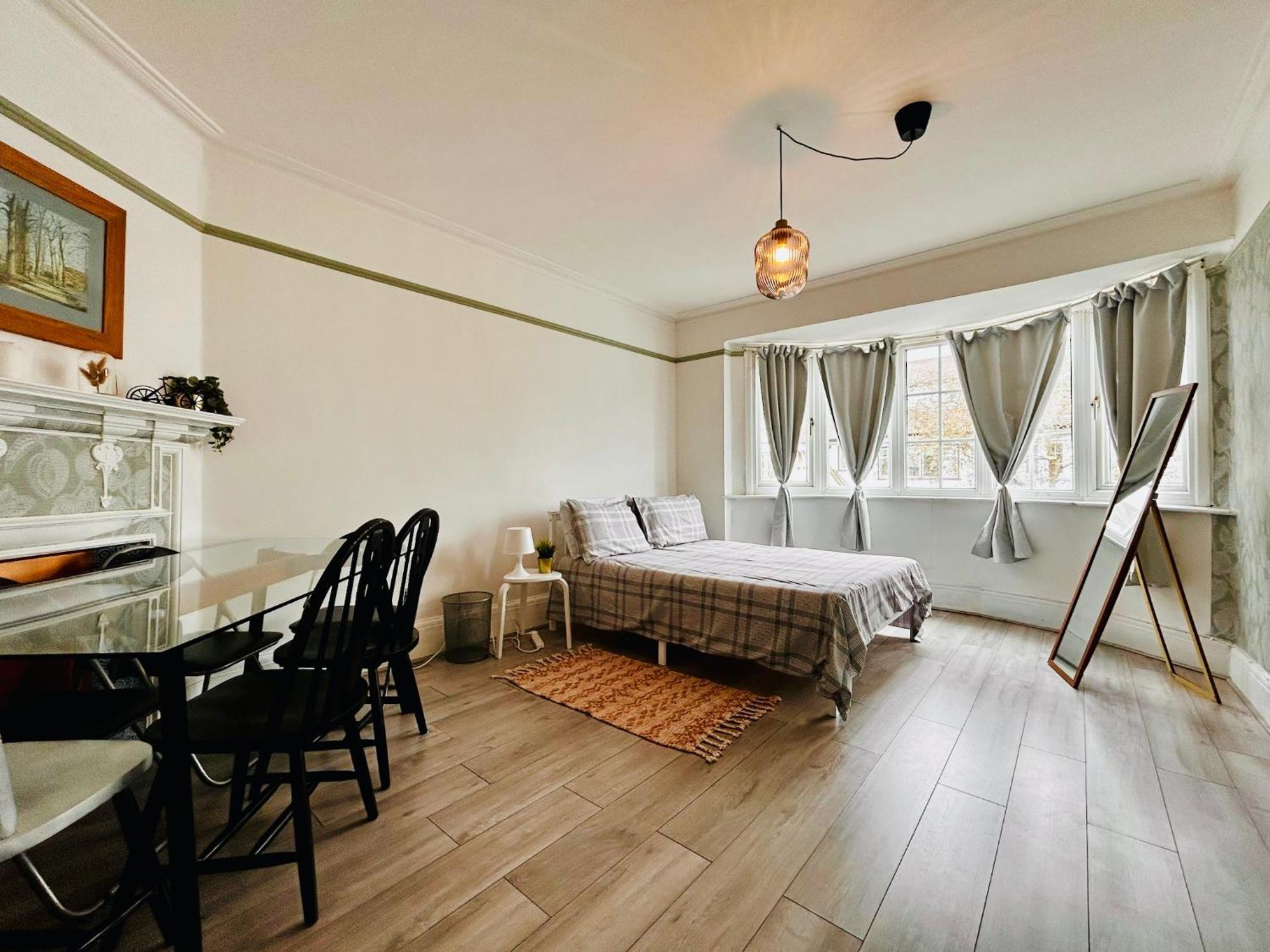 Rest Boutique Golders Green Londra Esterno foto