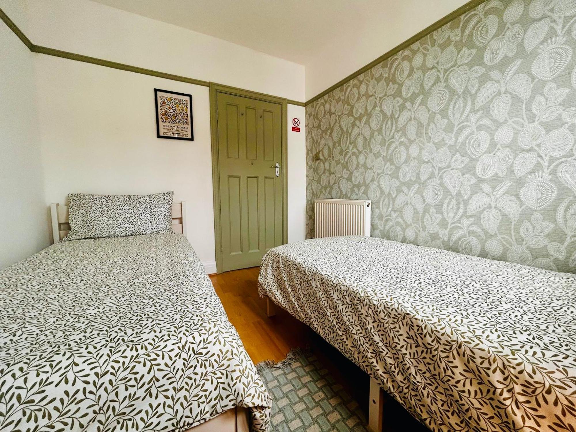 Rest Boutique Golders Green Londra Esterno foto